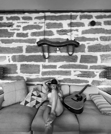 Natalie Alyn Lind xxx model photo