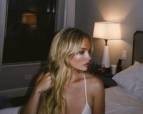 Natalie Alyn Lind model hot photo
