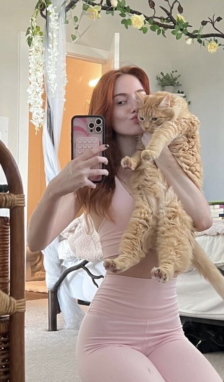 Kennedy Walsh sex model pic