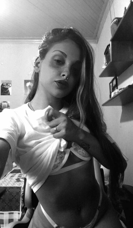 Sua Latina exclusive star photo