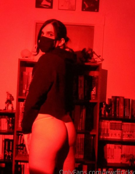 lewdtricky best model images