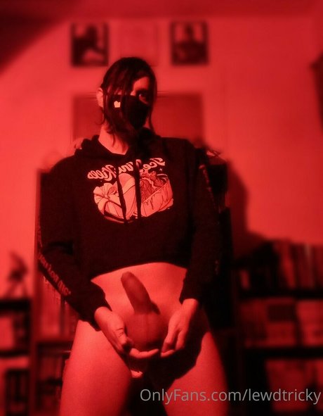 lewdtricky model free pictures