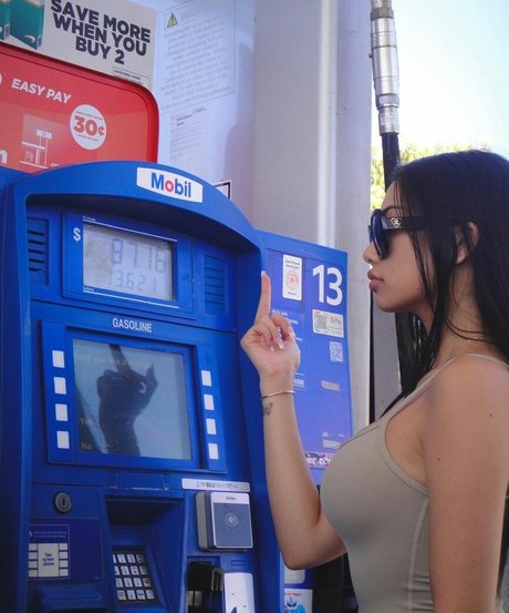 Ellerie Marie pornstar galleries