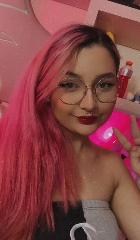 Nathye nudes model photo