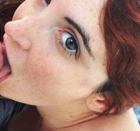 Violette Decembre star art img