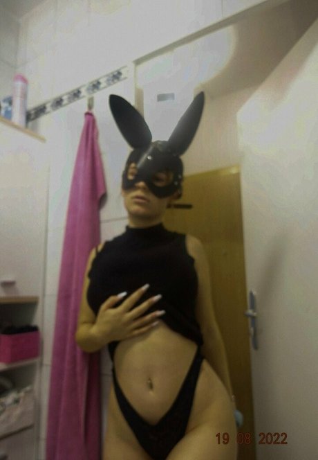 imhotantonia star top pic