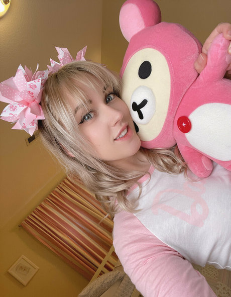 caradaily pornographic star pics