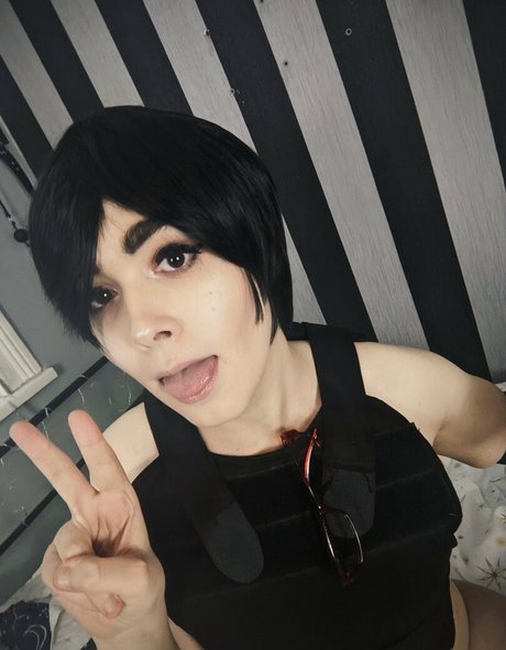 fayelockwood erotic model image