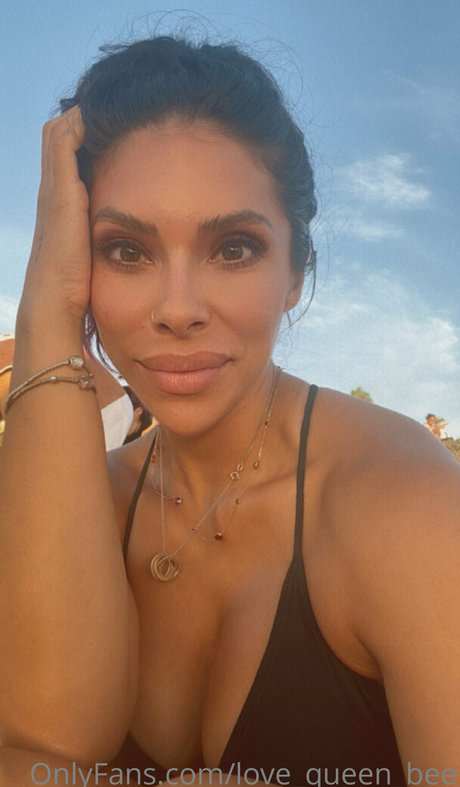 love queen bee model perfect photo