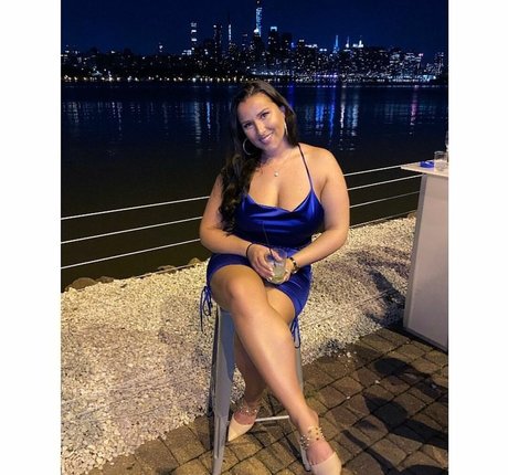 Lizzy Maguire free pornstar pic