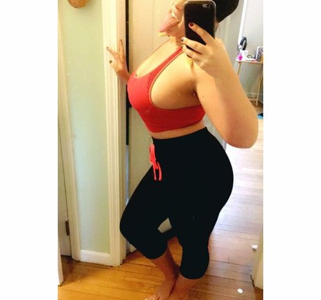 Lizzy Maguire model porn pictures