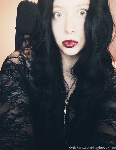 hayleevoxfree model naked img
