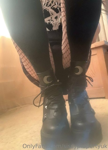 sissypropertyuk nude star pics