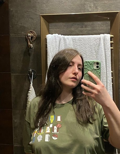 zhanna v pretty actress img