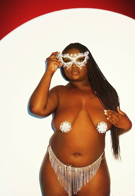 Devicartel pretty actress photos