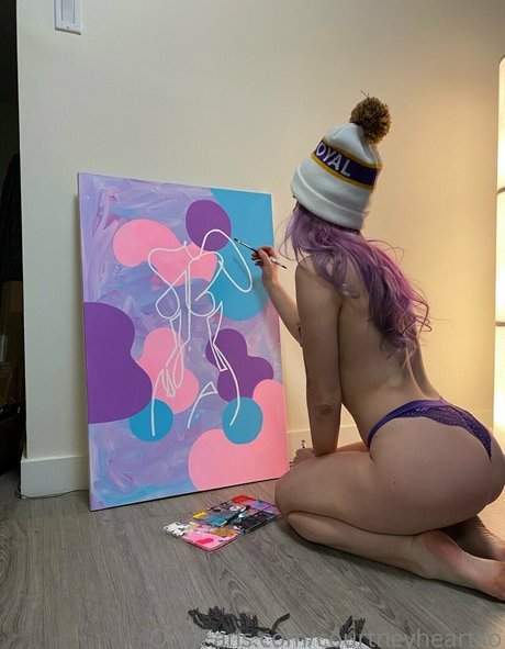 courtneyheartxo beautiful actress picture