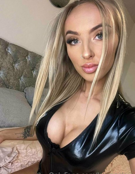 laurenskyx naked pornstar img