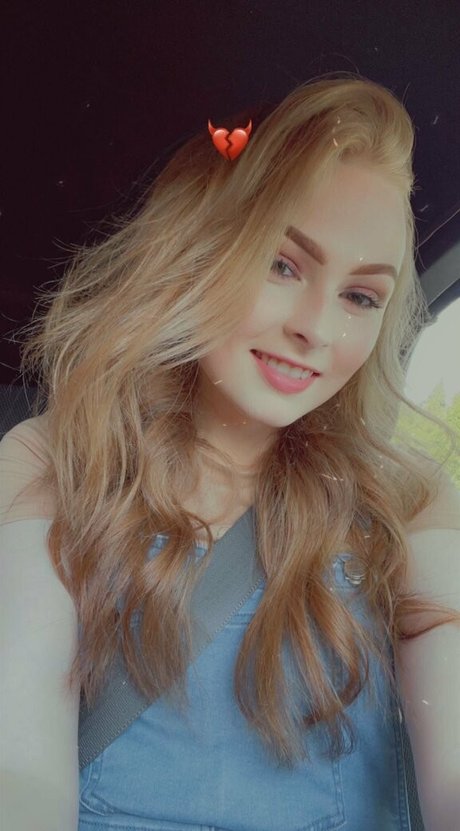 shy trans free adult model gallery