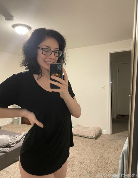 ghostlygothx pornstar nude photos