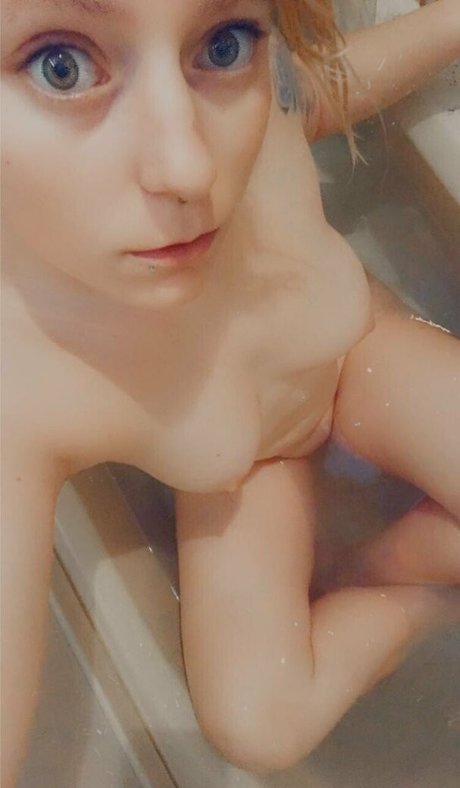 hollynicolebtch nudes star image