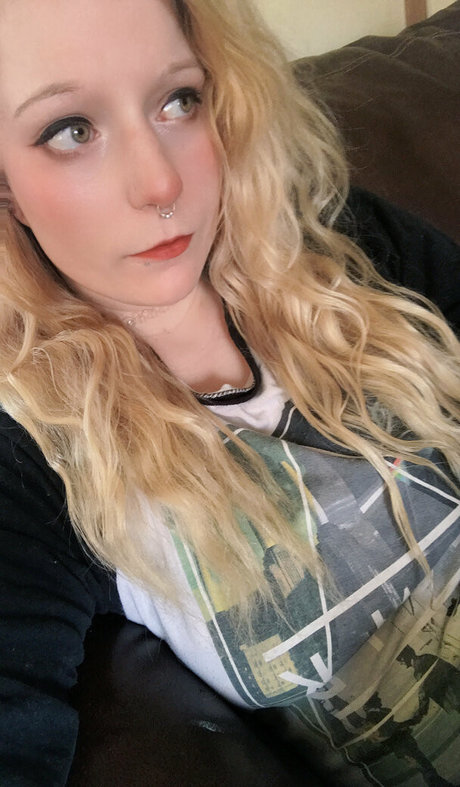 hollynicolebtch model porn pic