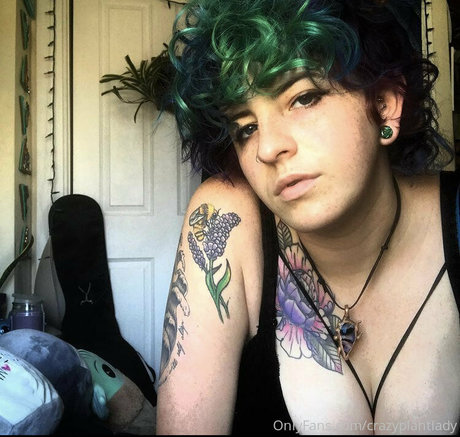 crazyplantlady star high quality pic