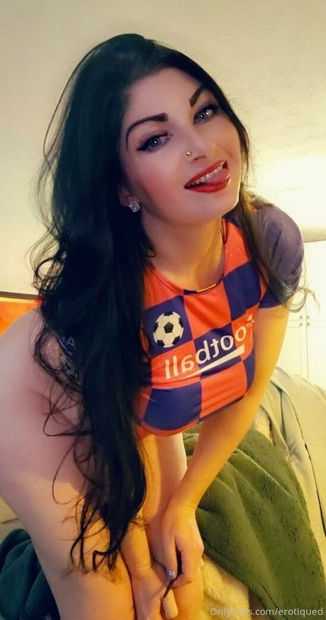 erotiqued Profile pic