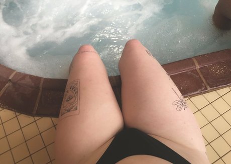 veeginas naked actress pic