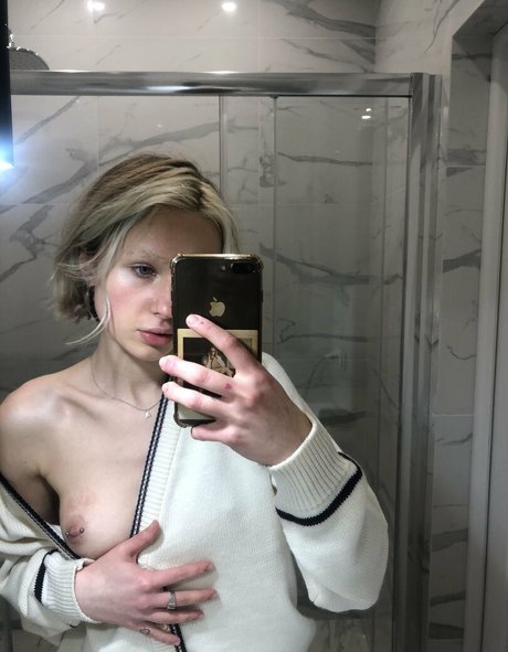 lilbiii model top photo