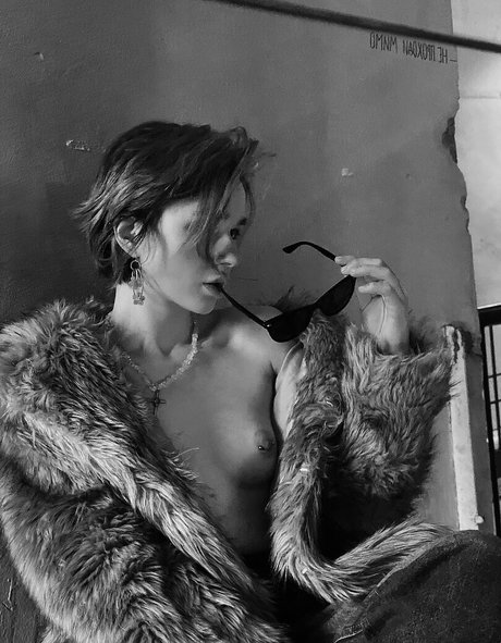 lilbiii erotic actress picture