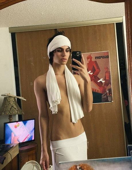 ArabianIliad naked model photos