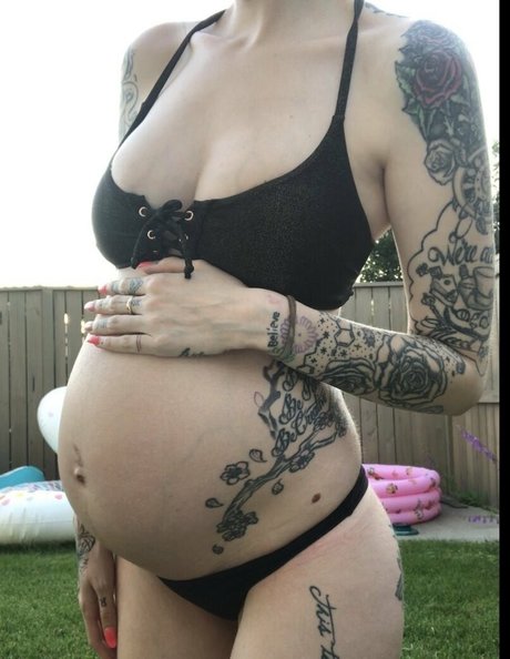 lilhoneybeez hot model photo