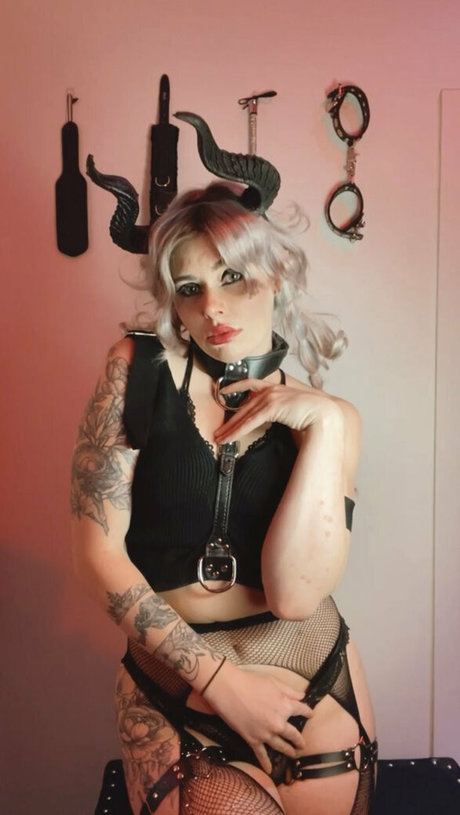 misslovelock erotic model images