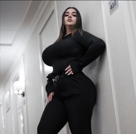 Julia Missi star adult img