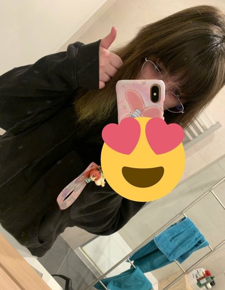 Gomi Kukara naked star pic