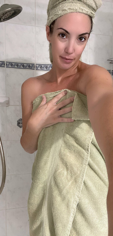 iamnotyoursub porn model gallery