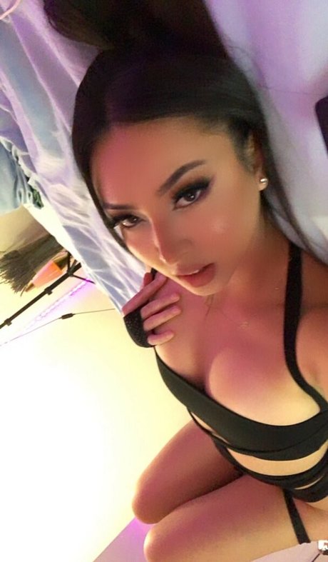 Ceces Playground erotic model pic