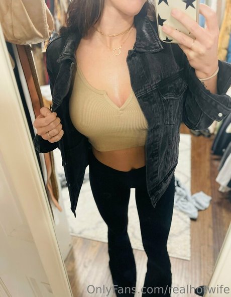 RealHotwife star pretty pic