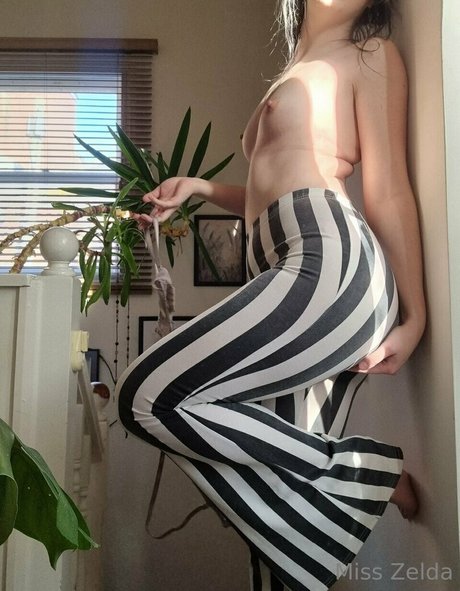 Miss Zelda perfect model pic