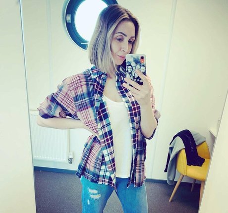 Lucy Jo Hudson perfect actress photo