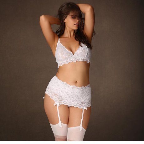 Chloe Marshall star nude archive