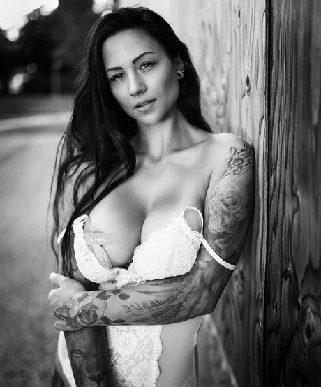 inked nadine hd model picture