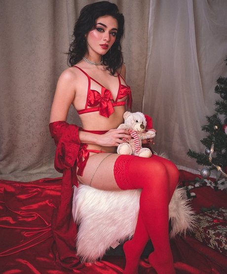 Vain Virgo star adult image