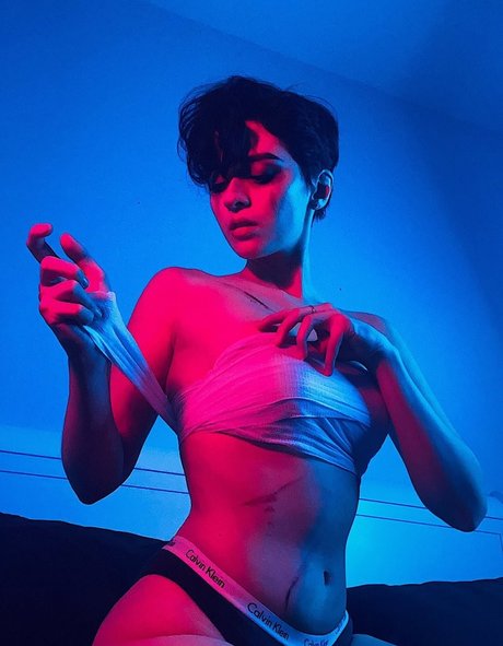 Vain Virgo model exclusive img