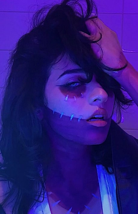 Vain Virgo star porn image