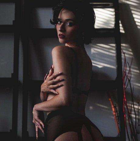 Vain Virgo model free photos