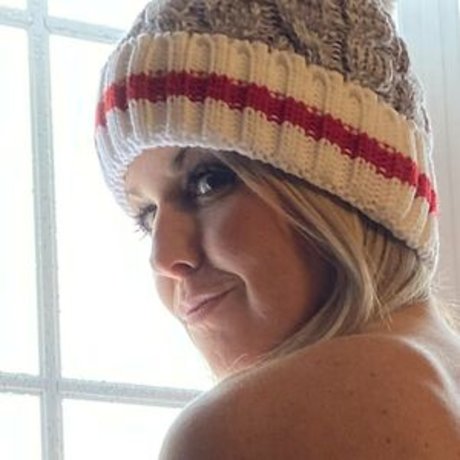 Katymonicapeach exclusive star image