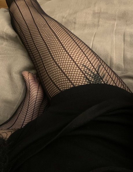 Ihatebackshots pretty pornstar image