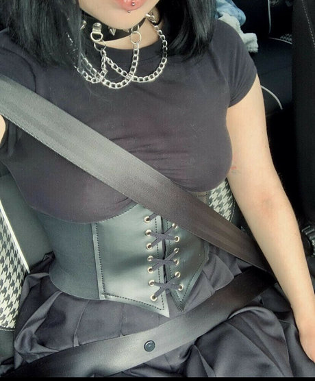 Lia Mali art model img