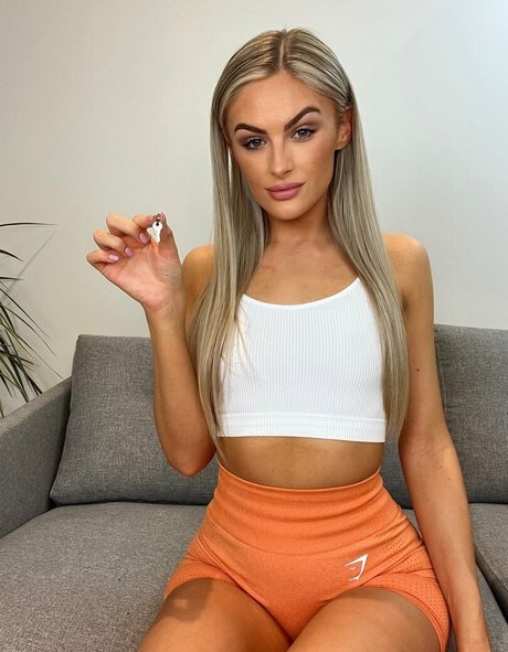 Goddess Leona model top image